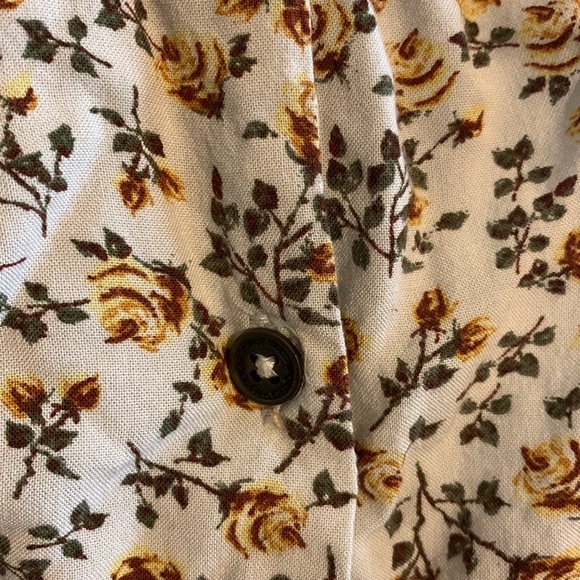 Cute flower midriff shirt 🌻 - Picture 5 of 6